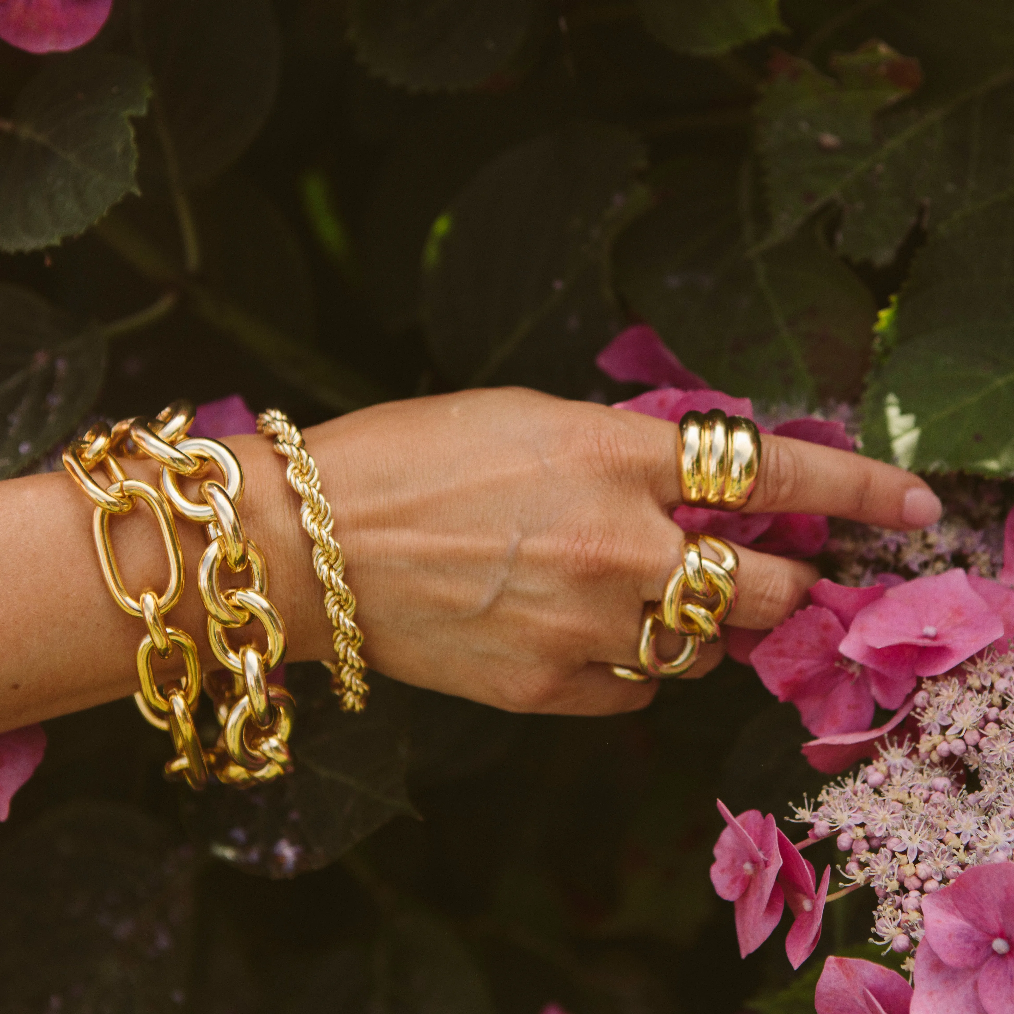 LARGE THICK GOLD CHAIN BRACELET