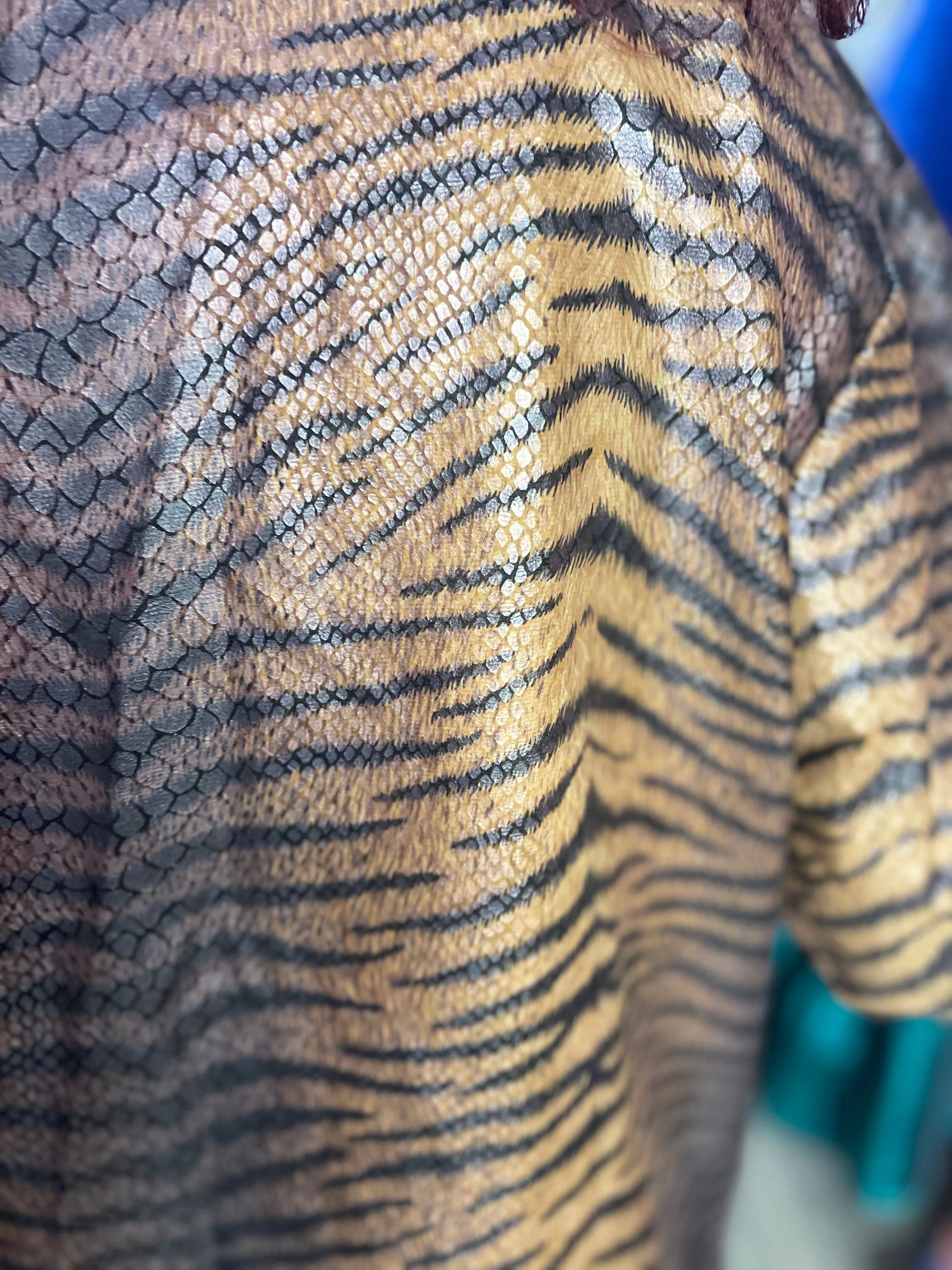Vintage 90s Brown Textured Tiger Rave Shirt